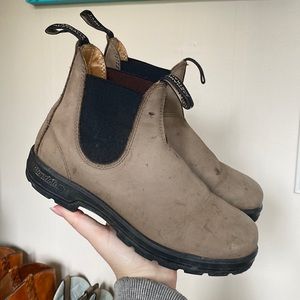 Will trade for 9 hightop. Taupe waterproof blundstone chelsea boots